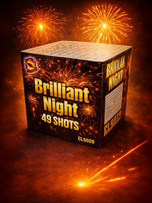 Cutie de artificii Brilliant Night cu 49 focuri aprinse pe fundal de artificii strălucitoare