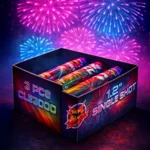 Cutie cu trei bucăți de mortiere Single Shot pentru artificii, fundal cu focuri de artificii colorate în violet și albastru